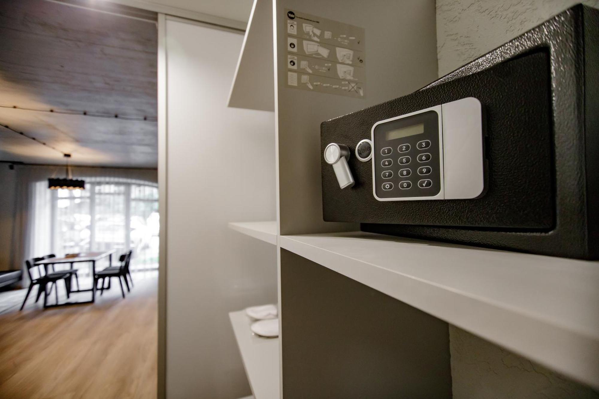 Hales Old Town Urban Apartments Вильнюс Номер фото
