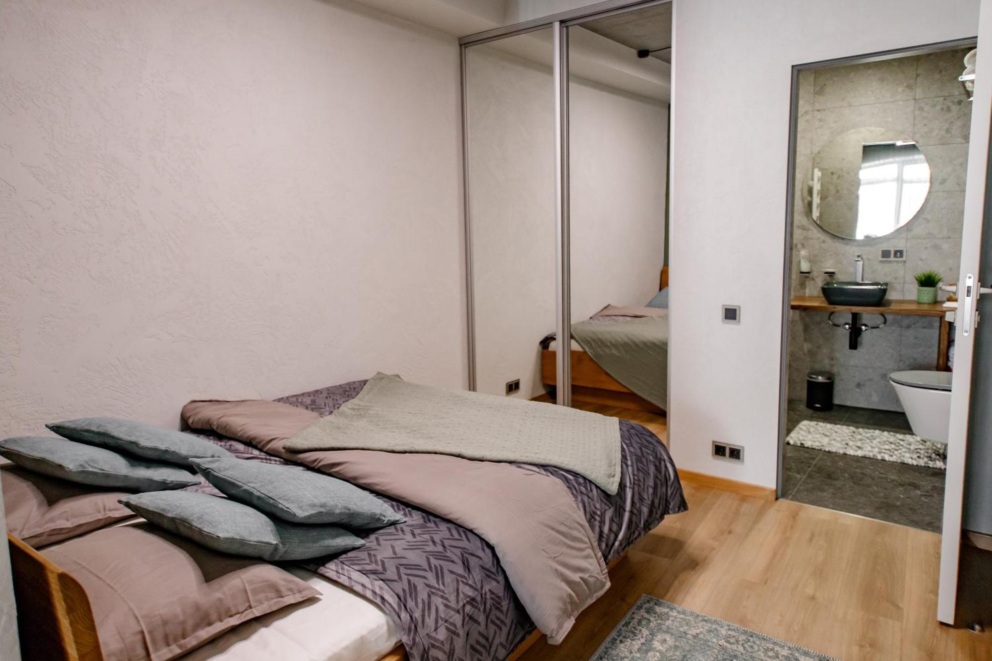 Hales Old Town Urban Apartments Вильнюс Экстерьер фото